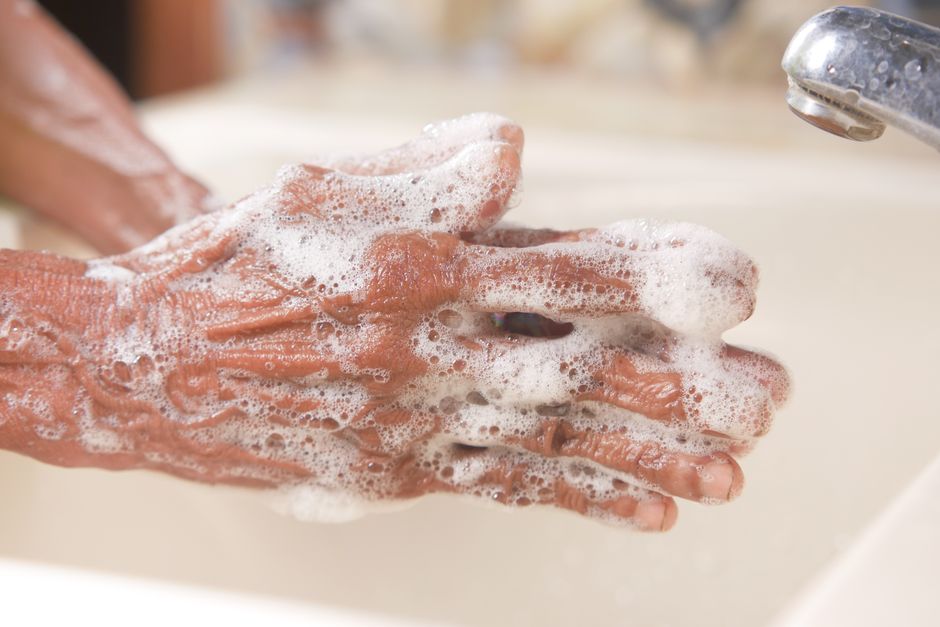 haende waschen seife schaum hygiene infektionsschutz hausliche pflege