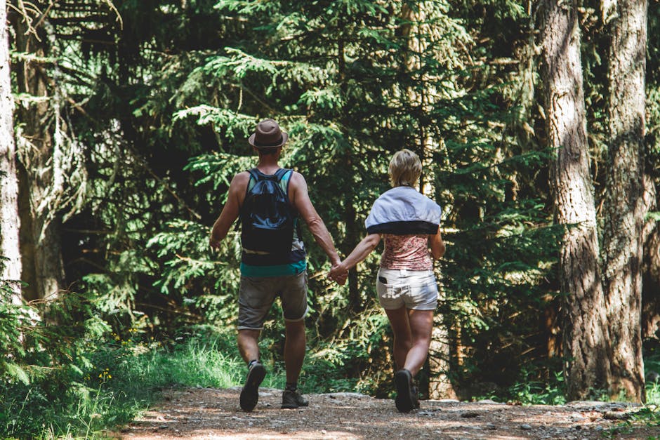 paar wald natur urlaub erholung gemeinsam pflegende angehoerige auszeit