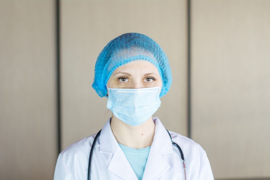 pflegekraft mundschutz maske op-maske ffp2 pflege schutzausruestung
