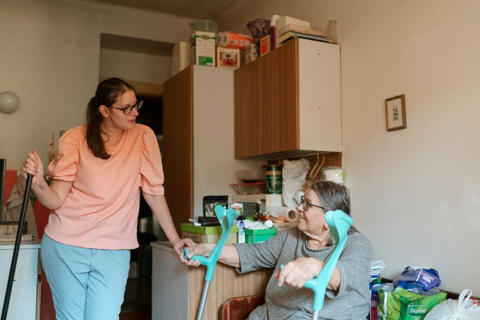 pflegeperson beratungsbesuch senior zuhause pflegegeld pflicht