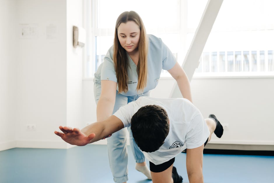 physiotherapeut patient uebungen rehabilitation schlaganfall nachsorge bewegung