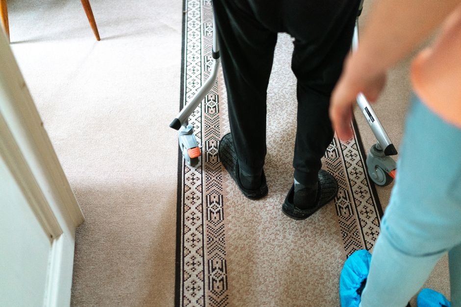 senior rollator alltagsassistenz begleitung entlastungsbetrag pflegekasse